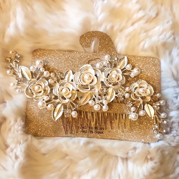 Natasha Hair Comb pearl and rhinestone floral in Silver - Picture 1 of 3